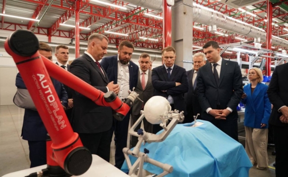 Мурашко, Алиханов и Федорищев открыли вторую очередь центра серийного производства СамГМУ