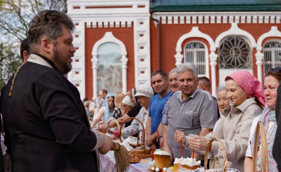 Православие укрепляет русскую идентичность, считает политолог Марков