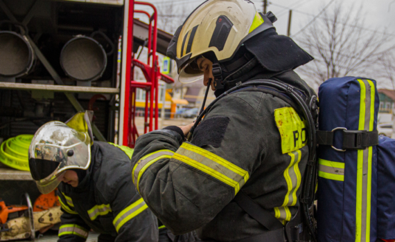 Губернатор рассказал о борьбе с пожарами в Свердловской области