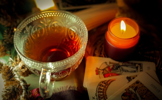 Таро-расклад предупреждает 14 декабря 2025: Пять Кубков и Верховный Жрец — важные дела для удачи Таро-расклад предупреждает 14 декабря 2025: Пять Кубков и Верховный Жрец — важные дела для удачи