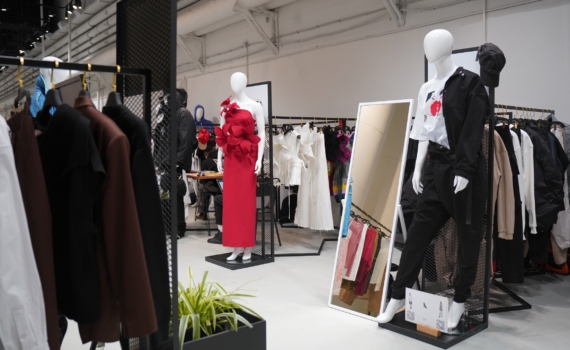 Не байкерская, а деловая: кожаная куртка станет must-have офисного гардероба в 2026 году Не байкерская, а деловая: кожаная куртка станет must-have офисного гардероба в 2026 году