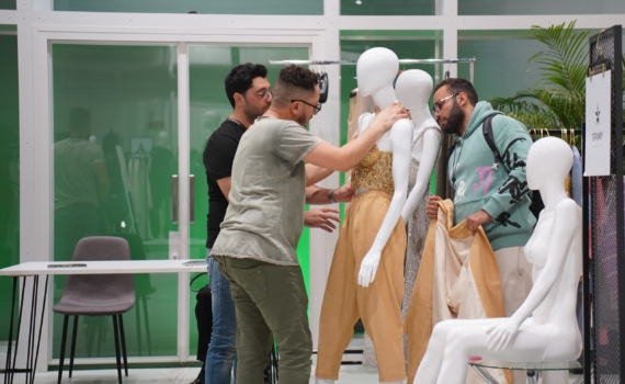 Футболки больше не в моде — вот что носят вместо них весной-2026: обновленный базовый гардероб Футболки больше не в моде — вот что носят вместо них весной-2026: обновленный базовый гардероб