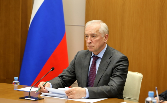 Губернатор Владимир Мазур обсудил с полпредом подготовку к весенним полевым работам Губернатор Владимир Мазур обсудил с полпредом подготовку к весенним полевым работам